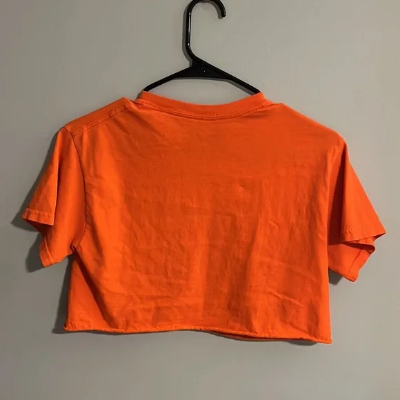 Vintage Chuck E. Cheese cropped tee, women's size small - Picture 4 of 6